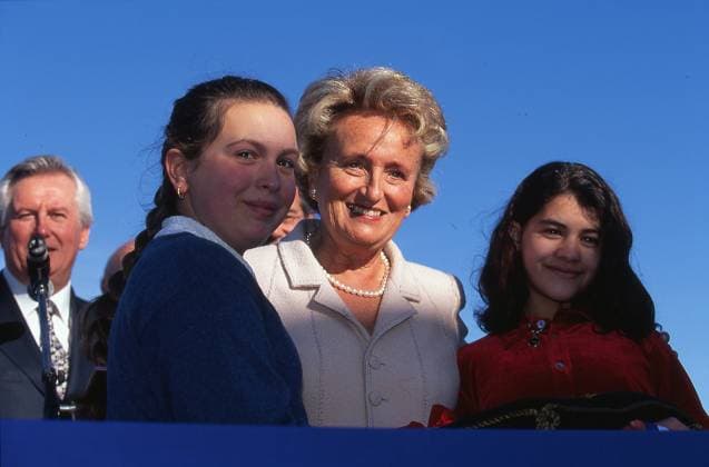 NEWS : Retro Deces Bernadette Chirac - 06 06 2026 Bernadette CHIRAC, wife of former French President Jacques CHIRAC, during the inauguration of the boat Le Levant , on November 5, 1998 in Saint Malo, France. Saint MaloFrance  Copyright: xJulienxKammererx