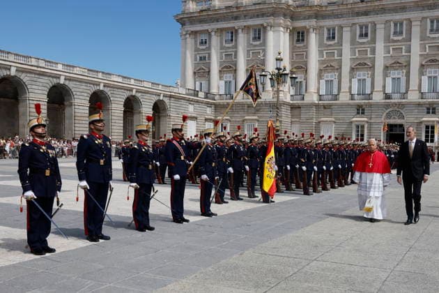 The Royal House receives Pope Leo XIV at the Royal Palace in Madrid King Felipe VI attends the welcoming ceremony for Pope Leo XIV at the Royal Palace, June 6, 2026, in Madrid Spain The reception brings together the highest authorities of the State and the Catholic Church in Spain and marks the official start of the pontiffs agenda in the country 06 JUNE 2026 ROYAL PALACE POPE LEON XIV ROYAL HOUSE MADRID J J Guillén EFE Pool 06 06 2026 Madrid Madrid Madrid Espana  Copyright: xJ.J.xGuillÃ nx xEFEx xPoolx 7576210