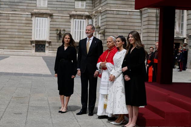 The Royal House receives Pope Leo XIV at the Royal Palace in Madrid King Felipe VI, Queen Letizia, Princess Leonor and Infanta Sofia attend the welcoming ceremony for Pope Leo XIV at the Royal Palace, June 6, 2026, in Madrid Spain The reception brings together the highest authorities of the State and the Catholic Church in Spain and marks the official start of the pontiffs agenda in the country 06 JUNE 2026 ROYAL PALACE POPE LEON XIV ROYAL HOUSE MADRID J J Guillén EFE Pool 06 06 06 2026 Madrid Madrid Spain  Copyright: xJ.J.xGuillÃ nx xEFEx xPoolx 7576222