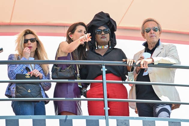 Charlotte Casiraghi, Jacky Ickx and his wife Khadja Nin in the paddocks of the Formula 1 Louis Vuitton Grand Prix of Monaco 2026, in Monte Carlo, Monaco, on June 6, 2026 Bruno Bebert Bestimage Celebs in the paddocks of the Formula 1 Louis Vuitton Grand Prix of Monaco 2026, in Monte Carlo, Monaco, on June 6, 2026 Monte Carlo Monaco  Copyright: xBrunoxBebertx xBestimagexBrunoxBebertx xBestimagex