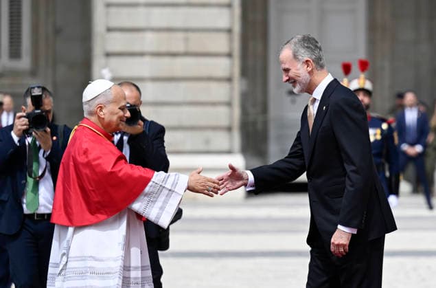 The Royal Household receives Pope Leo XIV at the Royal Palace in Madrid King Felipe VI attends the ceremony welcoming Pope Leo XIV at the Royal Palace, June 6, 2026, in Madrid Spain The reception brings together the highest authorities of the State and the Catholic Church in Spain and marks the official start of the pontiffs agenda in the country attend the ceremony welcoming Pope Leo XIV at the Royal Palace, June 6, 2026, in Madrid Spain The reception brings together the highest authorities of the State and the Catholic Church in Spain and marks the official start of the pontiffs agenda in the country 06 JUNE 2026 PAPAL VISIT Madrid Madrid Spain  Copyright: xAlbertoxOrtegax 7576357