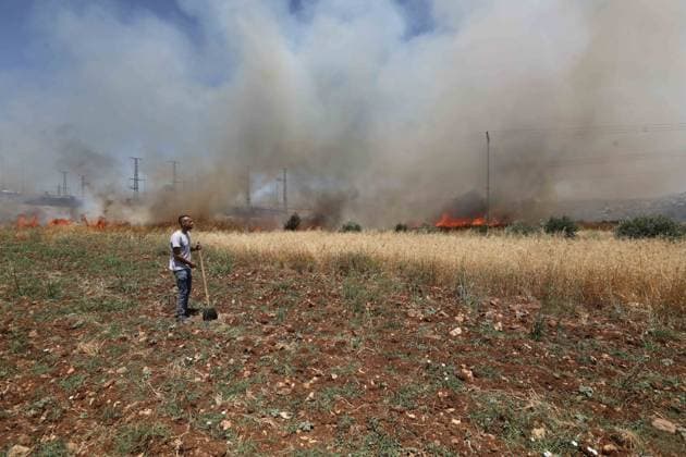 Israeli settlers set fire to Palestinians agricultural fields in the West Bank NABLUS, WEST BANK, PALESTINE - JUNE 06: Palestinians attempt to extinguish the fire using their own means after Israeli settlers set fire to agricultural fields belonging to Palestinians in the town of Huwara, near Nablus, West Bank, Palestine on June 06, 2026. Nedal Eshtayah Anadolu Nablus West Bank. Editorial use only. Please get in touch for any other usage.  Copyright: x2026xAnadoluxNedalxEshtayahx