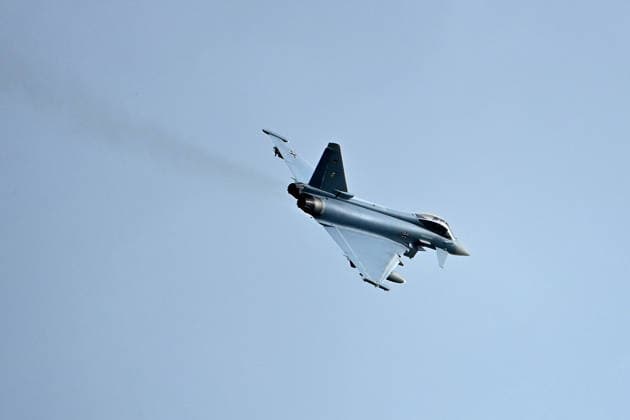 Ein Eurofighter Kampfflugzeug,Jet in der Luft. Tag der Bundeswehr 2026 am 06.06.2023 an der Universitaet der Bundeswehr in Neubiberg. *** A Eurofighter combat aircraft, jet in the air Bundeswehr Day 2026 on 06 06 2023 at the University of the Bundeswehr in Neubiberg