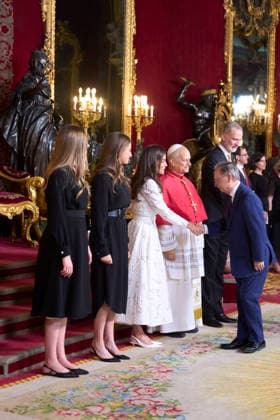 Pope Leo XIV Visits Spain - Day 1 King Felipe VI of Spain, Queen Letizia of Spain, Crown Princess Leonor, Princess Sofia, Pope Leo XIV (Papa Leon XVI, Robert Francis Prevost) attends a welcome ceremony with His Holiness the Pope Leo XIV at Royal Palace on June 6, 2026 in Madrid, Spain Madrid Royal Palace Madrid Spain  Copyright: x JACKxGx