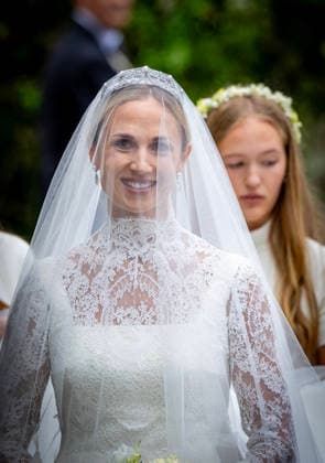 06-06-2026 England NHS nurse Harriet Sperling arriving for her wedding with Peter Philips at the All Saints church in Kemble, Gloucestershire. Â  Copyright: xPPEx