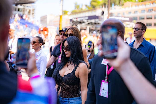 F1 Louis Vuitton Grand Prix de Monaco - Kim and Khloe Kardashian Kim Kardashian (USA) Paddock Guest and Lewis Hamilton (GBR) of Scuderia Ferrari HP girlfriend and Khloe Kardashian (USA) Paddock Guest on Saturday during the 2026 Formula 1 Louis Vuitton Monaco Grand Prix at the Monaco Street Circuit on June 6, 2026. Photo by Antoine LAPEYRE Reveries Agency via ABACAPRESS.COM Monaco Monaco  Copyright: xAntoinexLapeyre ReveriesxAgency ABACAx