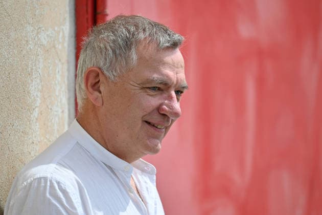 Jan van Aken beim Sommerfest der Linken in Göttingen 06.06.2026, Niedersachsen, Göttingen: Jan van Aken, Parteivorsitzender der Linken, steht beim Sommerfest der Partei Die Linke in Göttingen. Göttingen Niedersachsen Deutschland *** Jan van Aken at the summer party of the Left Party in Göttingen 06 06 2026, Lower Saxony, Göttingen Jan van Aken, party chairman of the Left Party, stands at the summer party of the Left Party in Göttingen Göttingen Lower Saxony Germany