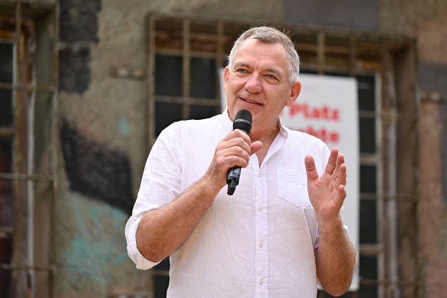 Jan van Aken beim Sommerfest der Linken in Göttingen 06.06.2026, Niedersachsen, Göttingen: Jan van Aken, Parteivorsitzender der Linken, spricht beim Sommerfest der Partei Die Linke in Göttingen. Göttingen Niedersachsen Deutschland *** Jan van Aken at the Left Partys summer party in Göttingen 06 06 2026, Lower Saxony, Göttingen Jan van Aken, Chairman of the Left Party, speaks at the Left Partys summer party in Göttingen Göttingen Lower Saxony Germany