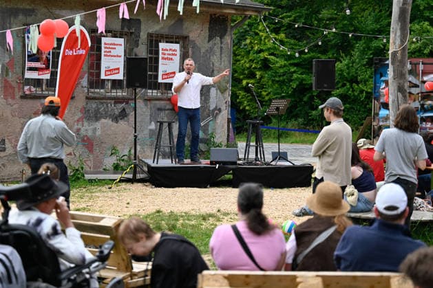 Jan van Aken beim Sommerfest der Linken in Göttingen 06.06.2026, Niedersachsen, Göttingen: Jan van Aken, Parteivorsitzender der Linken, spricht beim Sommerfest der Partei Die Linke in Göttingen. Göttingen Niedersachsen Deutschland *** Jan van Aken at the Left Partys summer party in Göttingen 06 06 2026, Lower Saxony, Göttingen Jan van Aken, Chairman of the Left Party, speaks at the Left Partys summer party in Göttingen Göttingen Lower Saxony Germany