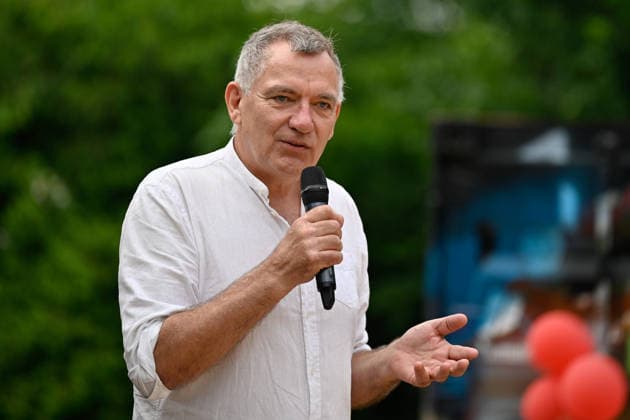 Jan van Aken beim Sommerfest der Linken in Göttingen 06.06.2026, Niedersachsen, Göttingen: Jan van Aken, Parteivorsitzender der Linken, spricht beim Sommerfest der Partei Die Linke in Göttingen. Göttingen Niedersachsen Deutschland *** Jan van Aken at the Left Partys summer party in Göttingen 06 06 2026, Lower Saxony, Göttingen Jan van Aken, Chairman of the Left Party, speaks at the Left Partys summer party in Göttingen Göttingen Lower Saxony Germany