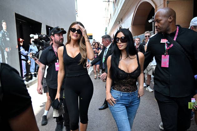 Khloe and Kim Kardashian in the paddocks of the Formula 1 Louis Vuitton Grand Prix of Monaco 2026, in Monte Carlo, Monaco, on June 6, 2026 Bruno Bebert Bestimage Celebs in the paddocks of the Formula 1 Louis Vuitton Grand Prix of Monaco 2026, in Monte Carlo, Monaco, on June 6, 2026 Monte Carlo Monaco  Copyright: xBrunoxBebertx xBestimagexBrunoxBebertx xBestimagex