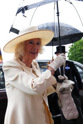 King Charles III And Queen Camilla Attend Derby Day At Epsom Downs Racecourse EPSOM, ENGLAND - JUNE 06: Queen Camilla arrives at the Epsom Derby 2026 at Epsom Downs Racecourse on June 06, 2026 in Epsom, England. The King revived a royal tradition of Queen Elizabeth II, by attending the Derby at Epsom Racecourse. Earlier today, the King s nephew Peter Phillips married Harriet Sperling in a ceremony in Kemble, Gloucestershire., Credit:Carl Court PA ROTA - B68 Avalon United Kingdom, England, Epsom, Epsom Downs Racecourse  Copyright: xCarlxCourtx xPAxROTAx-xB68x xAvalonx 1108333816