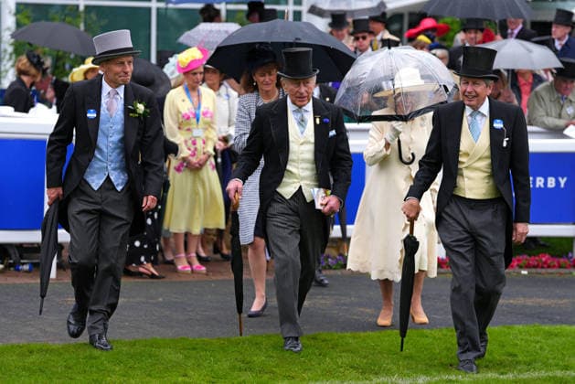 King Charles III And Queen Camilla Attend Derby Day At Epsom Downs Racecourse EPSOM, ENGLAND - JUNE 06: (L-R) Andy Hornby, Chairman Epsom Downs Racecourse, King Charles III and John Warren attend the Epsom Derby 2026 at Epsom Downs Racecourse on June 06, 2026 in Epsom, England. The King revived a royal tradition of Queen Elizabeth II, by attending the Derby at Epsom Racecourse. Earlier today, the King s nephew Peter Phillips married Harriet Sperling in a ceremony in Kemble, Gloucestershire., Credit:Carl Court PA ROTA - B68 Avalon United Kingdom, England, Epsom, Epsom Downs Racecourse  Copyright: xCarlxCourtx xPAxROTAx-xB68x xAvalonx 1108333870