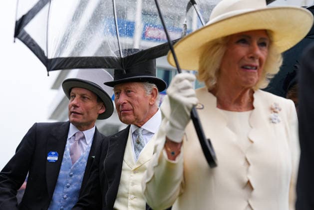 King Charles III And Queen Camilla Attend Derby Day At Epsom Downs Racecourse EPSOM, ENGLAND - JUNE 06: (L-R) Andy Hornby, Chairman Epsom Downs Racecourse, King Charles III and Queen Camilla attend the Epsom Derby 2026 at Epsom Downs Racecourse on June 06, 2026 in Epsom, England. The King revived a royal tradition of Queen Elizabeth II, by attending the Derby at Epsom Racecourse. Earlier today, the King s nephew Peter Phillips married Harriet Sperling in a ceremony in Kemble, Gloucestershire., Credit:Carl Court PA ROTA - B68 Avalon United Kingdom, England, Epsom, Epsom Downs Racecourse  Copyright: xCarlxCourtx xPAxROTAx-xB68x xAvalonx 1108333916