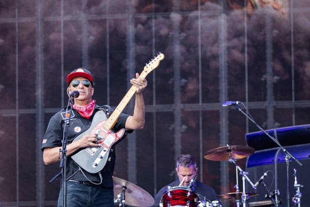 Rock am Ring 2026, Tag 2, 6.6.2026 Der ehemalige Rage Against The Machine-Gitarist Tom Morello mit seiner Band -- Mit dem Traditionsfestival Rock am Ring am Nürburgring in der Eifel startet in Deutschland die Festival-Saison. Rock am Ring findet in diesem Jahr vom 5. bis 7. Juni statt. Rund 80 Bands und Künstler stehen auf einer der drei großen Bühnen. Nürburg Nürburgring Rheinland-Pfalz Deutschland *** Rock am Ring 2026, Day 2, 6 6 2026 Former Rage Against The Machine guitarist Tom Morello with his band The traditional Rock am Ring festival at the Nürburgring in the Eifel region kicks off the festival season in Germany Rock am Ring will take place this year from June 5 to 7 Around 80 bands and artists will perform on one of the three Copyright: xSebastianxDerixx