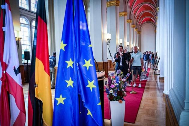 Tag der offenen Tür im Roten Rathaus Berlin ** NUR FÜR REDAKTIONELLE ZWECKE ** EDITORIAL USE ONLY **<p> Besucher schauen sich am Tag der offenen Tür im Roten Rathaus um. Der Tag der offenen Tür im Roten Rathaus findet unter dem Motto Â«Unsere Stadt. Unsere Stimme. Unsere DemokratieÂ» statt.statt. fotografiert am 06.06.2026 in Berlin. Berlin Berlin Berlin Copyright: MaurizioxGambarini *** Open Day at the Rotes Rathaus Berlin FOR EDITORIAL PURPOSES ONLY EDITORIAL USE ONLY p Visitors take a look around at the Open Day at the Rotes Rathaus The Open Day at the Rotes Rathaus takes place under the motto Our City Our Voice Our Democracy photographed on 06 06 2026 in Berlin Berlin Berlin Berlin Copyright MaurizioxGambarini Copyright: MaurizioxGambarini doc86686fvtwmwl7b5oa5g ,EDITORIAL USE ONLY