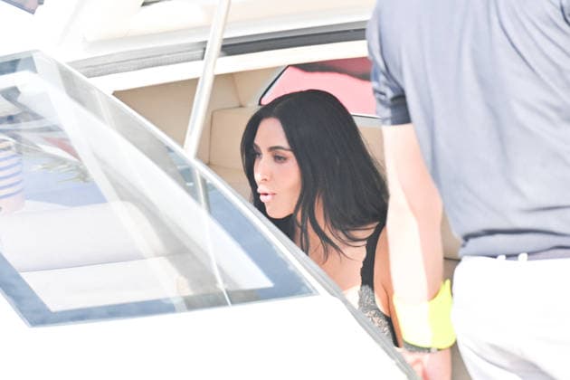 IPA85399883 - Monte Carlo, Formula 1 Monaco Grand Prix - Celebrities attend Saturday practice - Kim Kardashian and KhloÃ Kardashian Pictured: Kim Kardashian and KhloÃ Kardashian  Copyright: xManuelexMangiarottix xManuelexMangiarottix 85399883