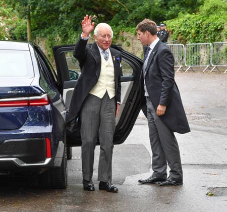 Peter Phillips Marries Harriet Sperling In Gloucestershire King Charles III waves as he arrives for the Royal wedding of Peter Phillips and Harriet Sperling at All Saints Church on June 06, 2026 in Kemble, England. Peter Phillips, the son of Princess Anne, Princess Royal and eldest grandchild of Queen Elizabeth II, will marry NHS Nurse and writer Harriet Sperling during a ceremony at All Saints Church in Kemble today, Credit:Jules Annan Avalon England  Copyright: xJulesxAnnanx xAvalonx 1108326032