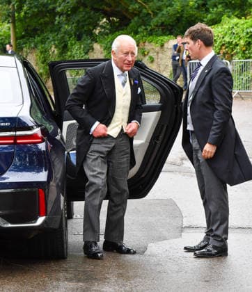 Peter Phillips Marries Harriet Sperling In Gloucestershire King Charles III waves as he arrives for the Royal wedding of Peter Phillips and Harriet Sperling at All Saints Church on June 06, 2026 in Kemble, England. Peter Phillips, the son of Princess Anne, Princess Royal and eldest grandchild of Queen Elizabeth II, will marry NHS Nurse and writer Harriet Sperling during a ceremony at All Saints Church in Kemble today, Credit:Jules Annan Avalon England  Copyright: xJulesxAnnanx xAvalonx 1108326051