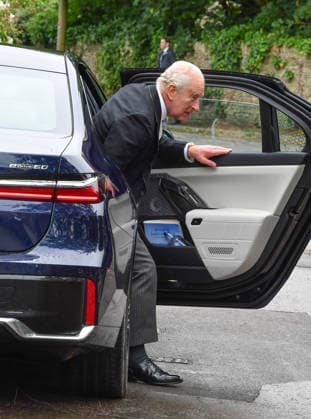 Peter Phillips Marries Harriet Sperling In Gloucestershire King Charles III waves as he arrives for the Royal wedding of Peter Phillips and Harriet Sperling at All Saints Church on June 06, 2026 in Kemble, England. Peter Phillips, the son of Princess Anne, Princess Royal and eldest grandchild of Queen Elizabeth II, will marry NHS Nurse and writer Harriet Sperling during a ceremony at All Saints Church in Kemble today, Credit:Jules Annan Avalon England  Copyright: xJulesxAnnanx xAvalonx 1108326087