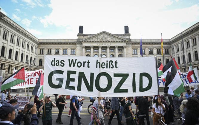 Demonstration in support of Palestine in Berlin BERLIN, GERMANY - JUNE 06: People gather at Neptunbrunnen Square to show solidarity with Palestine and protest against Israel, marching to Potsdamer Platz in Berlin, Germany on June 06, 2026. Halil Sagirkaya Anadolu Berlin Germany. Editorial use only. Please get in touch for any other usage.  Copyright: x2026xAnadoluxHalilxSagirkayax