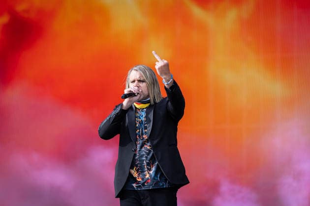 Rock am Ring 2026, Tag 2, 6.6.2026 Die kanadischen Alternative-Rocker von Three Days Grace -- Mit dem Traditionsfestival Rock am Ring am Nürburgring in der Eifel startet in Deutschland die Festival-Saison. Rock am Ring findet in diesem Jahr vom 5. bis 7. Juni statt. Rund 80 Bands und Künstler stehen auf einer der drei großen Bühnen. Nürburg Nürburgring Rheinland-Pfalz Deutschland *** Rock am Ring 2026, Day 2, 6 6 2026 The Canadian alternative rockers from Three Days Grace The traditional Rock am Ring festival at the Nürburgring in the Eifel region kicks off the festival season in Germany Rock am Ring will take place this year from June 5 to 7 Around 80 bands and artists will perform on one of the three large stages Nürburg Nürburgrin Copyright: xSebastianxDerixx