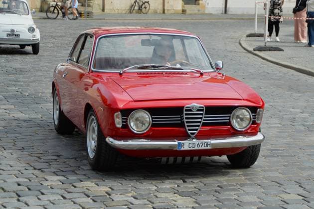 21. Regensburger Classic Rallye, Oldtimer-Rennen bzw Ausfahrt mit Start und Ziel in Regensburg, via Wiesent, Brennberg, Roding, Zandt, Bad Kötzting, Viechtach, Rattenberg am 6. und 7. Juni 2026. Foto: Oldtimer, Alfa Romeo Guilia Sprint mit H-Kennzeichen *** 21 Regensburger Classic Rallye, classic car race or exit with start and finish in Regensburg, via Wiesent, Brennberg, Roding, Zandt, Bad Kötzting, Viechtach, Rattenberg on June 6 and 7, 2026 Photo classic car, Alfa Romeo Guilia Sprint with H license plate