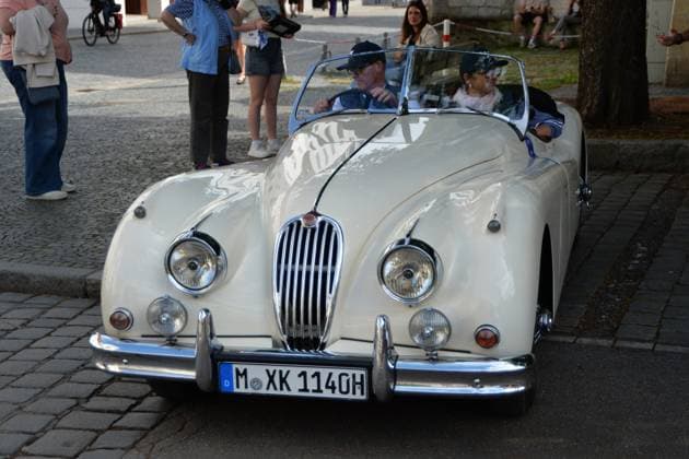 21. Regensburger Classic Rallye, Oldtimer-Rennen bzw Ausfahrt mit Start und Ziel in Regensburg, via Wiesent, Brennberg, Roding, Zandt, Bad Kötzting, Viechtach, Rattenberg am 6. und 7. Juni 2026. Foto: Oldtimer, Jaguar XK mit H-Kennzeichen *** 21 Regensburger Classic Rallye, classic car race or exit with start and finish in Regensburg, via Wiesent, Brennberg, Roding, Zandt, Bad Kötzting, Viechtach, Rattenberg on June 6 and 7, 2026 Photo classic car, Jaguar XK with H license plate