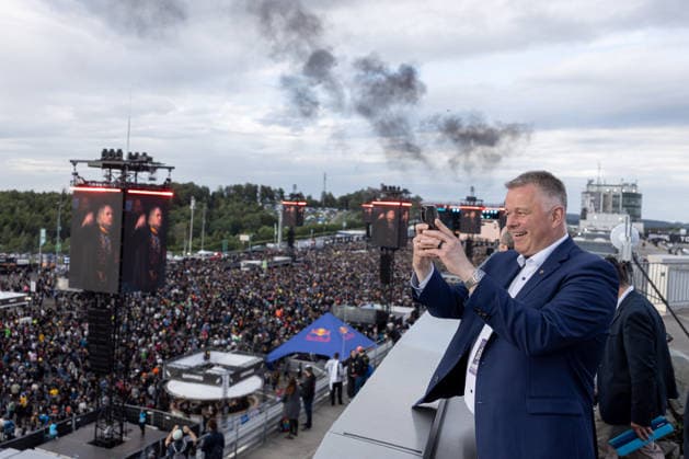 Rock am Ring 2026 - 06.06.26 RLP Ministerpräsident Gordon SCHNIEDER (CDU) besucht das Festivalgelände - Zweiter Festivaltag am Samstag, 06.06.2026, bei Rock am Ring 2026 am Nürburgring in der Eifel. Das dreitägige Musikfestival findet vom 5. bis 7. Juni 2026 statt und gehört zu den größten Open-Air-Festivals Deutschlands. Nürburg Nürburgring Rheinland-Pfalz Deutschland *** Rock am Ring 2026 06 06 26 RLP Minister President Gordon SCHNIEDER CDU visits the festival site Second festival day on Saturday, 06 06 2026, at Rock am Ring 2026 at the Nürburgring in the Eifel The three-day music festival will take place from June 5 to 7, 2026 and is one of the largest open-air festivals in Germany Nürburg Nürburgring Rhineland-Palatinate German Copyright: xMarcxJohnx