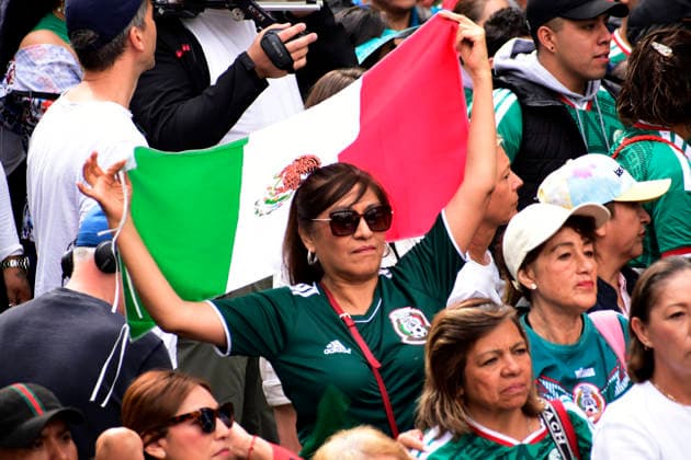 Mexicans Taking Part During The World s Largest Mexican Wave A woman wearing a Mexican national soccer team jersey taking part in the World s Largest Mexican Wave, aiming for a Guinness World Record before the 2026 FIFA World Cup. June 6, 2026, Mexico City, Mexico. (Photo by Luis Barron Eyepix Group) Copyright: xLuisxBarronx xEyepixxGroupx LB_06062026_185962