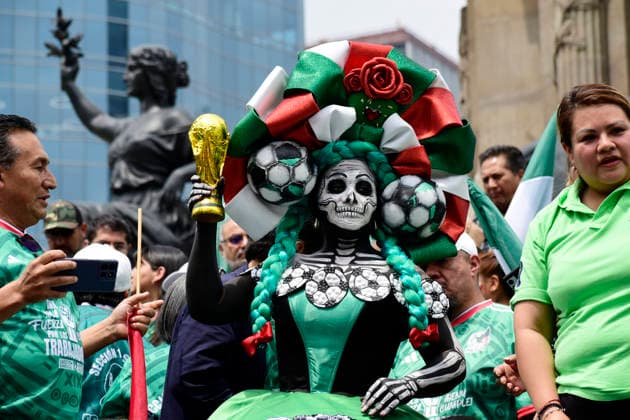 Mexicans Taking Part During The World s Largest Mexican Wave A woman taking part in the World s Largest Mexican Wave, aiming for a Guinness World Record before the 2026 FIFA World Cup. June 6, 2026, Mexico City, Mexico. (Photo by Luis Barron Eyepix Group) Copyright: xLuisxBarronx xEyepixxGroupx LB_06062026_185988
