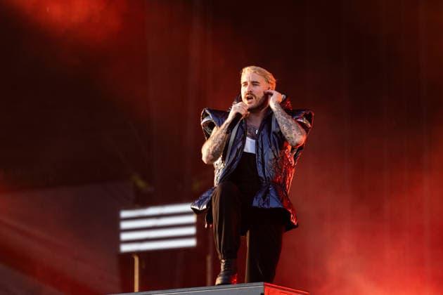 Nico Sallach (Gesang) während des Auftritts der deutschen Metalcore-Band Electric Callboy im Rahmen des Festivals Rock am Ring 2026 am Nürburgring. Nürburg Rock am Ring Rheinland-Pfalz Germany