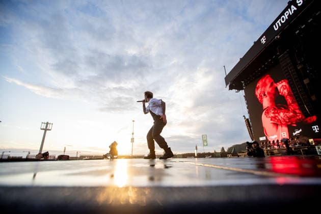 Kevin Ratajczak (Gesang) während des Auftritts der deutschen Metalcore-Band Electric Callboy im Rahmen des Festivals Rock am Ring 2026 am Nürburgring. Nürburg Rock am Ring Rheinland-Pfalz Germany