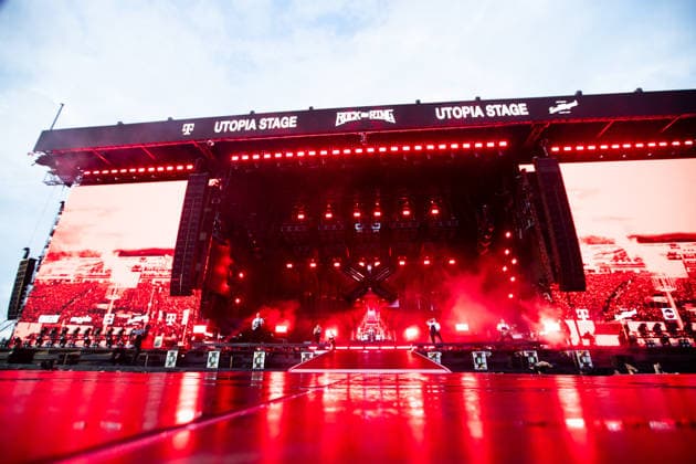 Die Utopia-Stage während des Auftritts der deutschen Metalcore-Band Electric Callboy im Rahmen des Festivals Rock am Ring 2026 am Nürburgring. Nürburg Rock am Ring Rheinland-Pfalz Germany