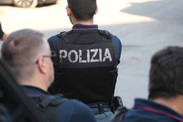News - Dua Lipa Wedding Weekend in Sicily BAGHERIA, ITALY - JUNE 6, 2026: Dua Lipa and her husband, Callum Turner, are celebrating their wedding in Sicily, between Palermo and Bagheria. In the photo: Police Palermo Villa Valguarnera Italy Copyright: xFedericoxSerrax xLiveMediax LPN_2499681