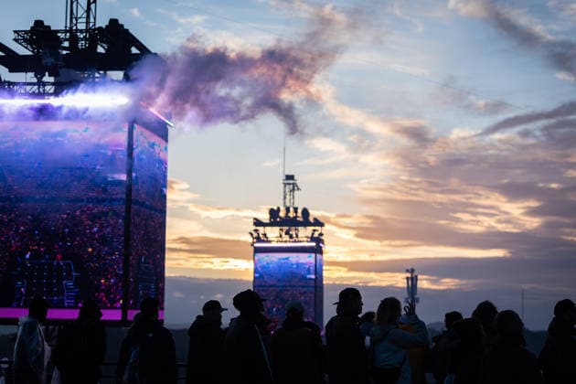 Rock am Ring 2026, Tag 2, 6.6.2026 Sonnenuntergang zu Electric Callboy -- Mit dem Traditionsfestival Rock am Ring am Nürburgring in der Eifel startet in Deutschland die Festival-Saison. Rock am Ring findet in diesem Jahr vom 5. bis 7. Juni statt. Rund 80 Bands und Künstler stehen auf einer der drei großen Bühnen. Nürburg Nürburgring Rheinland-Pfalz Deutschland *** Rock am Ring 2026, Day 2, 6 6 2026 Sunset to Electric Callboy The traditional Rock am Ring festival at the Nürburgring in the Eifel region kicks off the festival season in Germany Rock am Ring will take place this year from June 5 to 7 Around 80 bands and artists will perform on one of the three large stages Nürburg Nürburgring Rhineland-Palatinate Germany Copyright: xSebastianxDerixx