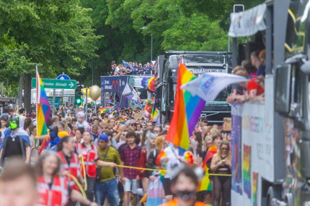 Parade Christopher Street Day in Dresden 2026 Der CSD Dresden e.V., versteht sich als Sprachrohr von Lesben, Schwulen, Bi- und Trans-Identen Menschen in Dresden und Sachsen und damit auch als Katalysator zur Beseitigung aktueller Missstände, wie den immer noch vorhandenen Diskriminierungen vorgenannter Menschengruppen in z.B. der Politik und der Gesellschaft. Dresden Sachsen Deutschland *** Parade Christopher Street Day in Dresden 2026 The CSD Dresden e V , sees itself as the mouthpiece of lesbians, gays, bi and trans people in Dresden and Saxony and thus also as a catalyst for the elimination of current grievances, such as the still existing discrimination of the aforementioned groups of people in e g politics and society Dresden Saxony