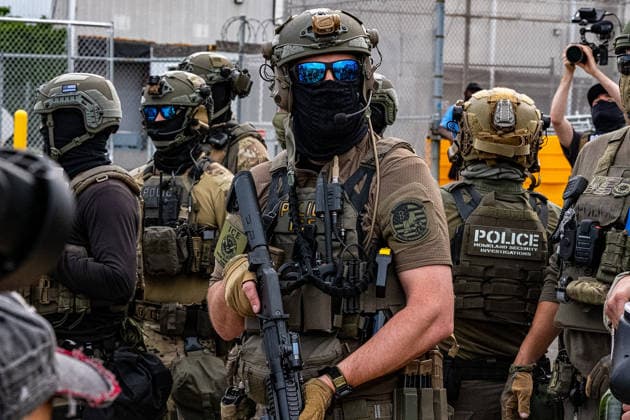 June 6, 2026, Newark, New Jersey, USA: An ICE agent holds a grenade launcher in front of the crowd outside of the Delaney Hall immigration detention center in Newark. Newark USA - ZUMAh196 20260606_znp_h196_004 Copyright: xTomxHudsonx