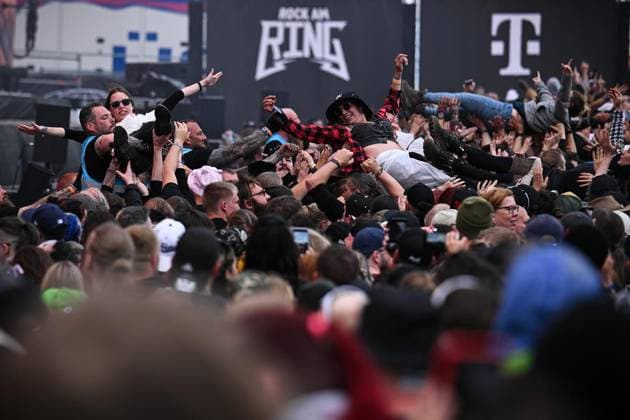 Rock am Ring 2026 ** NUR FÜR REDAKTIONELLE ZWECKE ** EDITORIAL USE ONLY **<p>Fans crowdsurfen während des Konzerts von Landmarks (LANDMVRKS) bei Rock am Ring Festival, am 06.06.2026 im Nürburgring. Deutschland NRW Nürburg Copyright: SocratesxTassos *** Rock am Ring 2026 FOR EDITORIAL PURPOSES ONLY EDITORIAL USE ONLY p Fans crowdsurfing during the concert of Landmarks LANDMVRKS at Rock am Ring Festival, on 06 06 2026 at Nürburgring Germany NRW Nürburg Copyright SocratesxTassos Copyright: SocratesxTassos doc866d1b8o3l01fmjkde6p ,EDITORIAL USE ONLY