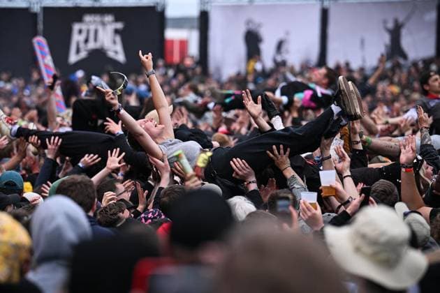 Rock am Ring 2026 ** NUR FÜR REDAKTIONELLE ZWECKE ** EDITORIAL USE ONLY **<p>Fans crowdsurfen während des Konzerts von Landmarks (LANDMVRKS) bei Rock am Ring Festival, am 06.06.2026 im Nürburgring. Deutschland NRW Nürburg Copyright: SocratesxTassos *** Rock am Ring 2026 FOR EDITORIAL PURPOSES ONLY EDITORIAL USE ONLY p Fans crowdsurfing during the concert of Landmarks LANDMVRKS at Rock am Ring Festival, on 06 06 2026 at Nürburgring Germany NRW Nürburg Copyright SocratesxTassos Copyright: SocratesxTassos doc866d1bdteqbggeewe54 ,EDITORIAL USE ONLY