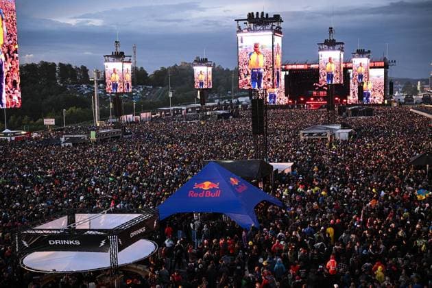 Rock am Ring 2026 ** NUR FÜR REDAKTIONELLE ZWECKE ** EDITORIAL USE ONLY **<p>Fans während des Konzerts von der Band Electric Callboy spielt bei Rock am Ring Festival, am 06.06.2026 im Nürburgring. Deutschland NRW Nürburg Copyright: SocratesxTassos *** Rock am Ring 2026 FOR EDITORIAL PURPOSES ONLY EDITORIAL USE ONLY p Fans during the concert of the band Electric Callboy playing at Rock am Ring Festival, on 06 06 2026 at Nürburgring Germany NRW Nürburg Copyright SocratesxTassos Copyright: SocratesxTassos doc866d2auv0n51i56t3w0m ,EDITORIAL USE ONLY