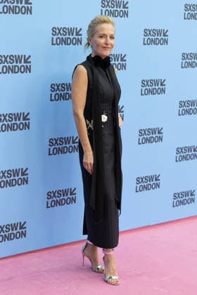 Teenage Sex and Death at Camp Miasma film premiere in London - 06 Jun 2026 Gillian Anderson attends the premiere screening of Teenage Sex and Death in Camp Miasma during the SXSW, at The Barbican Centre in London. London United Kingdom Copyright: xPhilxLewisx xSOPAxImagesx GillianAnderson-2845