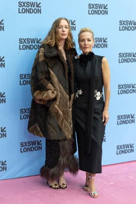 Teenage Sex and Death at Camp Miasma film premiere in London - 06 Jun 2026 Hannah Einbinder and Gillian Anderson attend the premiere screening of Teenage Sex and Death in Camp Miasma during the SXSW, at The Barbican Centre in London. London United Kingdom Copyright: xPhilxLewisx xSOPAxImagesx HannahEinbinderGillianAnderson-2855