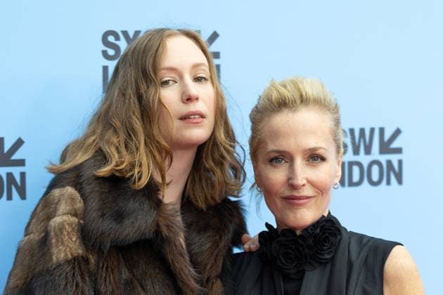 Teenage Sex and Death at Camp Miasma film premiere in London - 06 Jun 2026 Hannah Einbinder and Gillian Anderson attend the premiere screening of Teenage Sex and Death in Camp Miasma during the SXSW, at The Barbican Centre in London. London United Kingdom Copyright: xPhilxLewisx xSOPAxImagesx HannahEinbinderGillianAnderson-2870