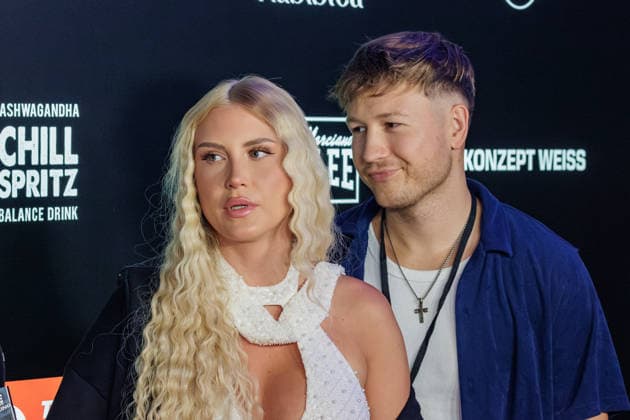 06.06.2026. Leverkusen. (r-l) Oliver Ginkel mit Freundin Antonia am Rande des Fame Fighting, das große Promibox-Event von BILD und Eugen Lopez in der Leverkusener Ostermann Arena. Zum ersten Mal in Kooperation mit dem britischen Pendant Misfits Boxing und dem internationalen Medienpartner The Sun. Leverkusen Ostermann Arena Nordrhein-Westfalen Deutschland *** 06 06 2026 Leverkusen r l Oliver Ginkel with girlfriend Antonia on the sidelines of Fame Fighting, the big celebrity boxing event organized by BILD and Eugen Lopez at the Ostermann Arena in Leverkusen For the first time in cooperation with British counterpart Misfits Boxing and international media partner The Sun Leverkusen Ostermann Arena North Rhine-Westphalia Germany