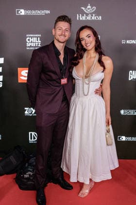 06.06.2026. Leverkusen. (l-r) Tommy Pedroni mit Freundin Paulina am Rande des Fame Fighting, das große Promibox-Event von BILD und Eugen Lopez in der Leverkusener Ostermann Arena. Zum ersten Mal in Kooperation mit dem britischen Pendant Misfits Boxing und dem internationalen Medienpartner The Sun. Leverkusen Ostermann Arena Nordrhein-Westfalen Deutschland *** 06 06 2026 Leverkusen l r Tommy Pedroni with girlfriend Paulina on the sidelines of Fame Fighting, the big celebrity boxing event organized by BILD and Eugen Lopez at the Ostermann Arena in Leverkusen For the first time in cooperation with the British counterpart Misfits Boxing and the international media partner The Sun Leverkusen Ostermann Arena North Rhine-Westphalia Germany