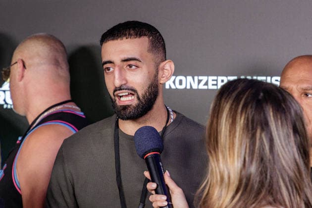 06.06.2026. Leverkusen. Slim Albaher am Rande des Fame Fighting, das große Promibox-Event von BILD und Eugen Lopez in der Leverkusener Ostermann Arena. Zum ersten Mal in Kooperation mit dem britischen Pendant Misfits Boxing und dem internationalen Medienpartner The Sun. Leverkusen Ostermann Arena Nordrhein-Westfalen Deutschland *** 06 06 2026 Leverkusen Slim Albaher on the verge of Fame Fighting, the big celebrity boxing event by BILD and Eugen Lopez in the Ostermann Arena in Leverkusen For the first time in cooperation with the British counterpart Misfits Boxing and the international media partner The Sun Leverkusen Ostermann Arena North Rhine-Westphalia Germany