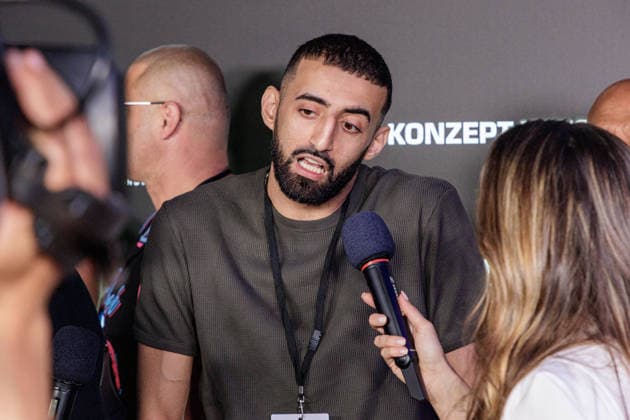 06.06.2026. Leverkusen. Slim Albaher am Rande des Fame Fighting, das große Promibox-Event von BILD und Eugen Lopez in der Leverkusener Ostermann Arena. Zum ersten Mal in Kooperation mit dem britischen Pendant Misfits Boxing und dem internationalen Medienpartner The Sun. Leverkusen Ostermann Arena Nordrhein-Westfalen Deutschland *** 06 06 2026 Leverkusen Slim Albaher on the verge of Fame Fighting, the big celebrity boxing event by BILD and Eugen Lopez in the Ostermann Arena in Leverkusen For the first time in cooperation with the British counterpart Misfits Boxing and the international media partner The Sun Leverkusen Ostermann Arena North Rhine-Westphalia Germany