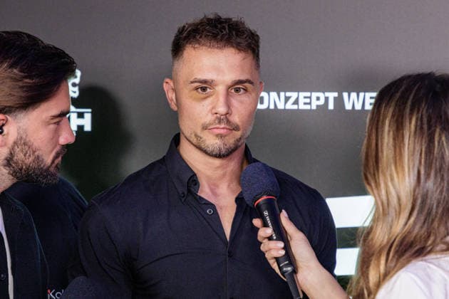 06.06.2026. Leverkusen. Tobias Pietrek am Rande des Fame Fighting, das große Promibox-Event von BILD und Eugen Lopez in der Leverkusener Ostermann Arena. Zum ersten Mal in Kooperation mit dem britischen Pendant Misfits Boxing und dem internationalen Medienpartner The Sun. Leverkusen Ostermann Arena Nordrhein-Westfalen Deutschland *** 06 06 2026 Leverkusen Tobias Pietrek on the verge of Fame Fighting, the big celebrity boxing event by BILD and Eugen Lopez in the Ostermann Arena in Leverkusen For the first time in cooperation with the British counterpart Misfits Boxing and the international media partner The Sun Leverkusen Ostermann Arena North Rhine-Westphalia Germany