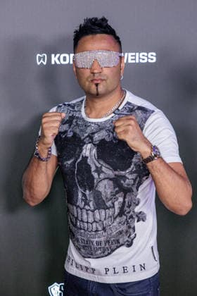 06.06.2026. Leverkusen. Fes Batista am Rande des Fame Fighting, das große Promibox-Event von BILD und Eugen Lopez in der Leverkusener Ostermann Arena. Zum ersten Mal in Kooperation mit dem britischen Pendant Misfits Boxing und dem internationalen Medienpartner The Sun. Leverkusen Ostermann Arena Nordrhein-Westfalen Deutschland *** 06 06 2026 Leverkusen Fes Batista on the verge of fame Fighting, the big celebrity boxing event by BILD and Eugen Lopez in the Ostermann Arena in Leverkusen For the first time in cooperation with the British counterpart Misfits Boxing and the international media partner The Sun Leverkusen Ostermann Arena North Rhine-Westphalia Germany